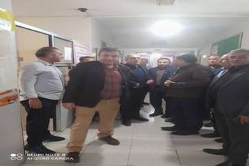 معاون بهداشتی دانشگاه علوم پزشکی شیراز به همراه نماینده و فرماندار شهرستان از تعدادی از مراکز جامع خدمات سلامت و خانه های بهداشت