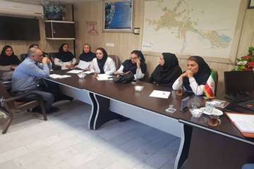 سرپرست شبکه بهداشت و درمان در نشستی با مسئولین بخشهای مختلف بیمارستان به بررسی و ارزیابی خدمات  بیمارستان پرداختند